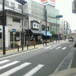 この写真を撮った側の高架下にコインパーキングがあります。