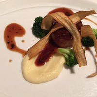 ブラッスリー ポール・ボキューズ 大丸東京 - ベーコンで巻いた牛フィレ肉