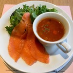 J.S. PANCAKE CAFE - スモークサーモン＆サラダ＆ミネストローネ