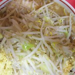ラーメン二郎 - 真上から撮ったら、よく分からない状況に(笑)