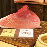 鮨 尚充 - 大間のまぐろ、ルイビトンの上に