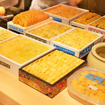 鮨 尚充 - 恒例のうに並び