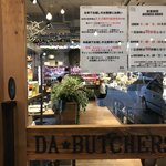 熟成肉LAB DA★BUTCHERS - 2017/11 駐車場は店の入口の前の車３台まで。ランチは90分制、ディナーは150分制