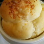 グランカフェ - テーブルサービスのパン チーズ
