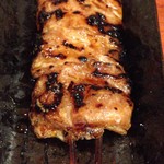 もつ焼き 三朝 - 大串ゆえ2本串が必要