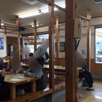 かいだ屋 - お店はとても広くて、60から70人ぐらいは一度に入れるので、席には座れます。