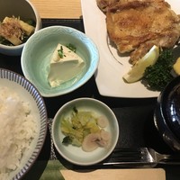おもてなしとりよし 西新宿店 - 定食は立派です