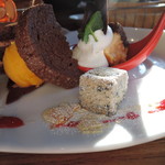 カレント - 全体的にチョコを主体に据えて、重くなり過ぎないようにバラエティに富ませたトータルバランス。