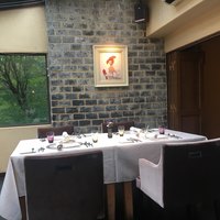ラ・テラス - 店内一画、窓から見える緑