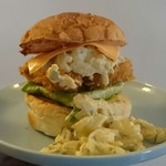 峰屋 - 自家製雪崩フィッシュチーズバーガー