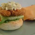 峰屋 - 自家製フィッシュチーズバーガー