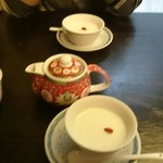 飲茶居　天胡同 - 杏仁豆腐（ブレブレでごめんなさい）