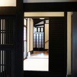 招福樓 - ここを抜けて