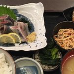 恋絆 - 秋刀魚といわしの刺身定食　９５０円　(2017/11)