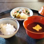 招福樓 - 永源寺米のご飯、赤出汁、香の物