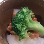 大衆酒場 文太 - お通し（大根とブロッコリー）