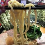 ラーメン 厚木家 - 【2017.11.15】酒井製麺のモッチリ中太麺。