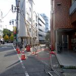 カフェ ロストロ - 宇田川遊歩道に入り右手