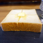 モーニングセット800円、もっちりトースト