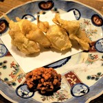 にほん酒と肴 酔音 - 島らっきょの肉巻き天　750円