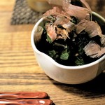 にほん酒と肴 酔音 - お通し＝菜の花お浸し