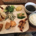 さくら食堂 - 九種のおかずのさくら食堂プレート 1020円