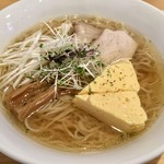 節屋かつら - 節だしラーメン　800円