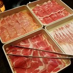 薬膳火鍋しゃぶしゃぶ 小尾羊 - 肉４種類盛合せ