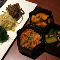 蕃 YORONIKU - 3種のナムル & キムチ盛り合わせ（前菜／9,000円コース） 2017.11