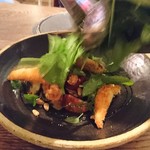 organ - テーブルで完成する「千葉産 カマスのフリットと茄子、トマト、葉野菜のサラダ」③