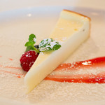 Bistro East  - Daily Dessert二人でひとつだけオーダー　チーズケーキ28HKD すっごく美味い