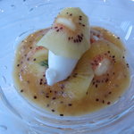 アーリア ディ タクボ - 愛媛産レインボーキウイ、牛乳プリン、ヨーグルトのソルベ（11.4月）