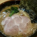 横浜ラーメン 北村家 - ラーメン（680円）