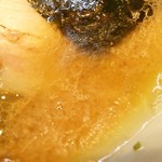 ラーメン 洞くつ家 - 獣感たっぷりのスープ。