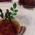 レストラン マノワ - アワビとヒグマのコンソメジュレ