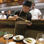 傳 - 29年11月　盛り付けする大将