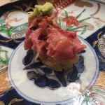 寿司 中川 - イレギュラーでお先にトロたくの握りを酒肴替わりに