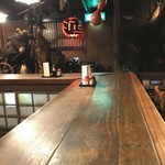 郷土料理 炉ばた 俺ん家 - カウンタです。