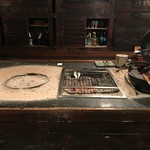 郷土料理 炉ばた 俺ん家 - ここで焼きます。