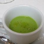 カンブーザ - オリーブオイルと胡椒がぱらぱらと。