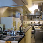 カンブーザ - 左奥にある大きな焼き窯。一枚ずつしか焼かないそうです。