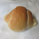 久留米のパンやさん トリコ - 塩パン１３０円。
      
      ソフトフランスパンの生地を使ってフランスのブルターニュの塩をで仕上げたパンです。