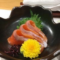 柳家錦 - サツキマスのお刺身。
                  脂が乗って美味しいです。