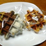 T&T Waffle petitie cadeau - 左から：抹茶とホワイトチョコ　，メイプル