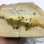 マルイチベーグル - オーガニックキウイジャムとバター1/2（440円）