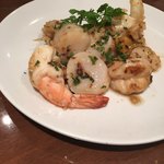 Nami - つぶ貝、えび、ホタテのバター焼き1200円