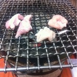 七輪で、ジワジワ焼きます。