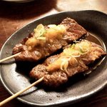 空豆 - 牛ロース串焼おろしポンズ2本　360円　串焼きはやっぱり牛肉ｗｗ