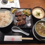 sendaigyuutammatsuzakadoriyakinikufukushimanishiya - 極熟成厚切り牛タン定食1,880円（極の肉増し＋800円）