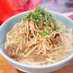 オキナワ ソバ エイブン - 牛もやしそば